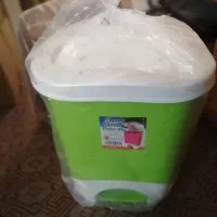 تعدادی اقلام پلاستیک نو نو|ظروف نگهدارنده، پلاستیکی، یک‌بارمصرف|یزد, |دیوار