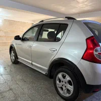 رنو ساندرو اتومات مدل ۱۳۹۵ با لوازم کامل استپ وی