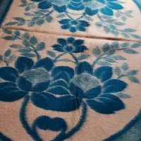 دو عدد پتو قدیمی