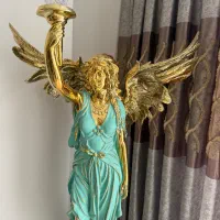 مجسمه چراغ دار