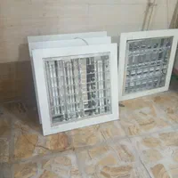 قاب مهتابی با تعدادی لامپ