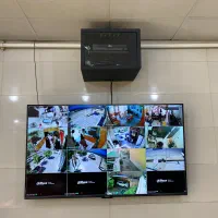 درب برقی ودوربین مداربسته|خدمات پیشه و مهارت|صدرا-فارس, فاز ۱|دیوار