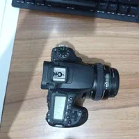 دوربین canon 90D در حدنو با لنز 50 میلی متر f 1.4|دوربین عکاسی و فیلم‌برداری|تهران, جنت‌آباد جنوبی|دیوار