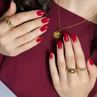 کاشت و ترمیم حرفه‌ای ناخن قیمت مناسب