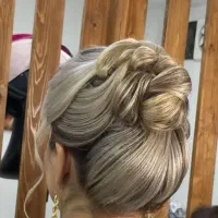 شنیون‌کار حرفه‌ای‌درصدی اموزش.اماده‌همکاری‌باسالن|خدمات آرایشگری و زیبایی|مشهد, ایثار|دیوار