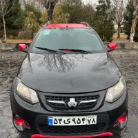 همکار کارمند آقا وخانوم برای فعالیت نمایشگاه ماشین