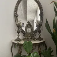 آیینه و شمعدان با ساعت