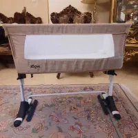 تخت کنار مادر برند زویی