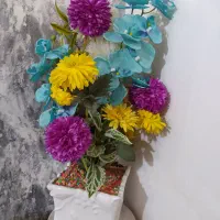 گل مصنوعی زیبا با گلدان