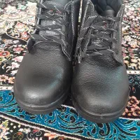 کفش کار|کیف، کفش، کمربند|قم, شهر قائم|دیوار