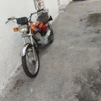 یک دستگاه موتور سیکلت