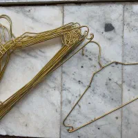 جالباسی فلزی طلایی