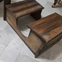 نیمکت چوبی کوچک