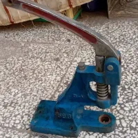 دستگاه پرس دکمه قدیمی