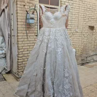 لباس عروس دونه 290تومن فقط میخوام کمکی باش براتون