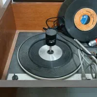 رادیو گرام کمدی پایه دار|کلکسیون اشیاء عتیقه|خلیل آباد, |دیوار