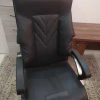 صندلی مدیریت و میز کامپیوتر