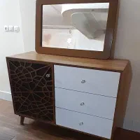 میز و آینه