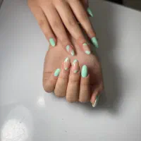 خدمات و آموزش کاشت ناخن