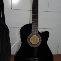 فروش گیتار همراه با کیف