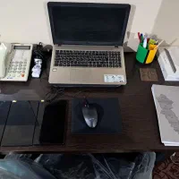 استخدام نیروی کار خانم تلفنی پشت میز