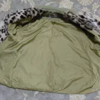 کاپشن|لباس|یاسوج, |دیوار