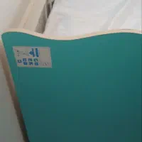 تخت نوزادی بسیار شیک وتمیز