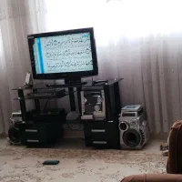 تلویزیون و میز و  دستگاه سی دی