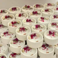 هنرمند زیورآلات وشمع های تزئینی صنایع دستی خوراکی