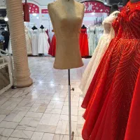 مانکن و آویز لباس