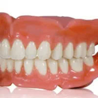 نیازمند بیماری بی دندان کامل جهت ساخت دندون مصنوعی