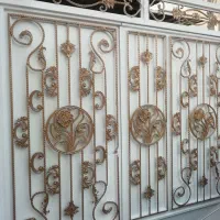 نقاشی ساختمان در پنجره