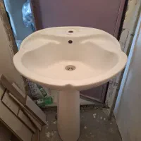 کاسه روشویی پایه دار