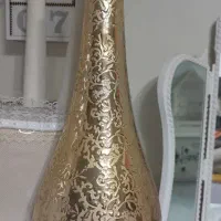 گلدان کنار سالنی