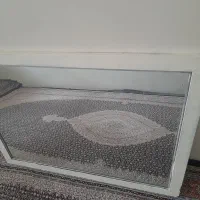 کمد دراور همرا با آیینه .جنسش از چوب