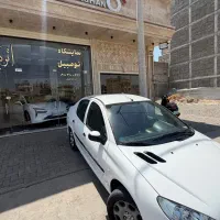 پژو v8 صندوقدار