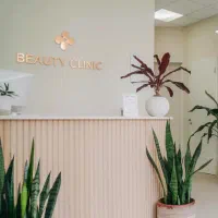 منشی کلینیک زیبایی