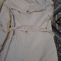 بارانی کرمی|لباس|کرج, بنیاد|دیوار