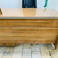 فروش میز کار بزرگ - صندلی اداری جک دار در حد نو-