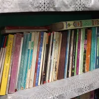 کتب درسی و مذهبی با قفسه|کتاب و مجله مذهبی|قم, کیوانفر|دیوار