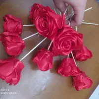 ۱۷ عدد شاخه گل روبانی رنگ قرمز ۸۰۰
