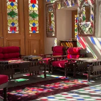 مبل چایچی عتیقه با میز و عسلی بسیار تمیز|مبلمان خانگی و میز عسلی|اصفهان, سنبلستان|دیوار