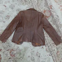 کت‌ چرم قهوه ای