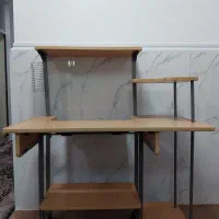 میز تحریر و کامپیوتر