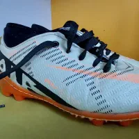 کفش فوتبال مناسب چمن سایز ۳۲ در حد