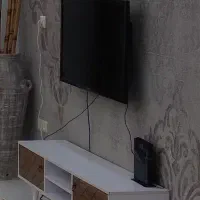 تلویزیون سامسونگ ۴۰ اینج و میز تلویزیون|سایر لوازم برقی|کنگاور, |دیوار
