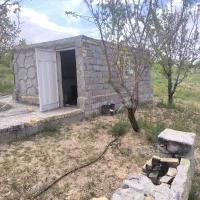 دارای-اتاق-و-فنس-کشی-شده