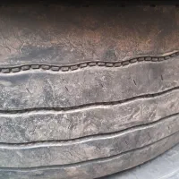 لاستیک کهنه اتوبوس