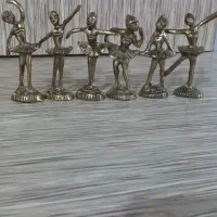 تعدادی مجسمه برنزی