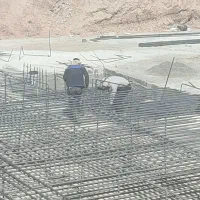 سیم بند و کارگر ساده